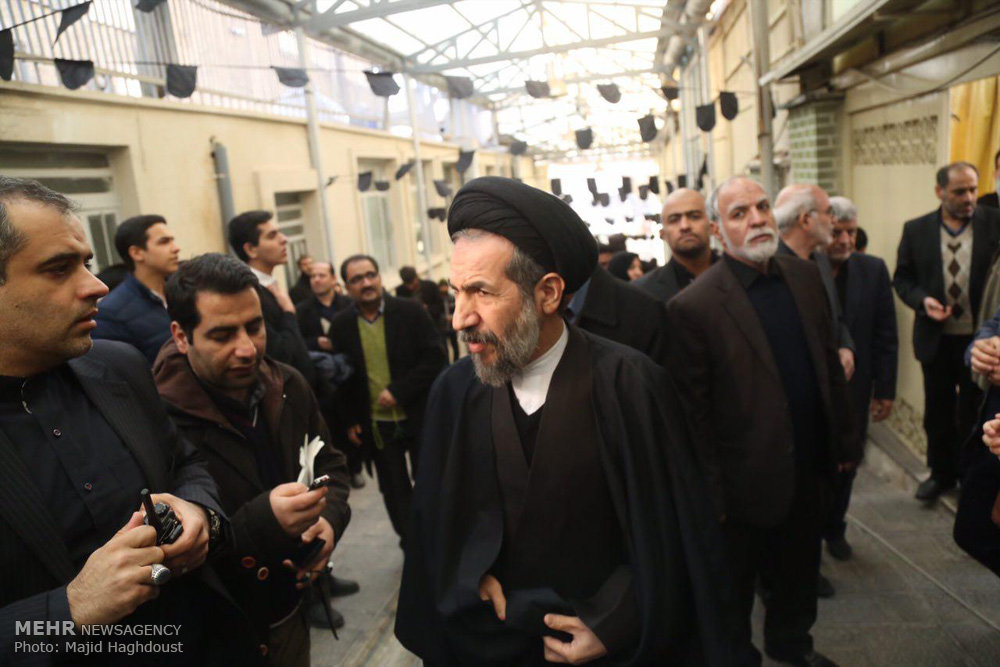 حضور مقامات کشوری در حسینیه جماران