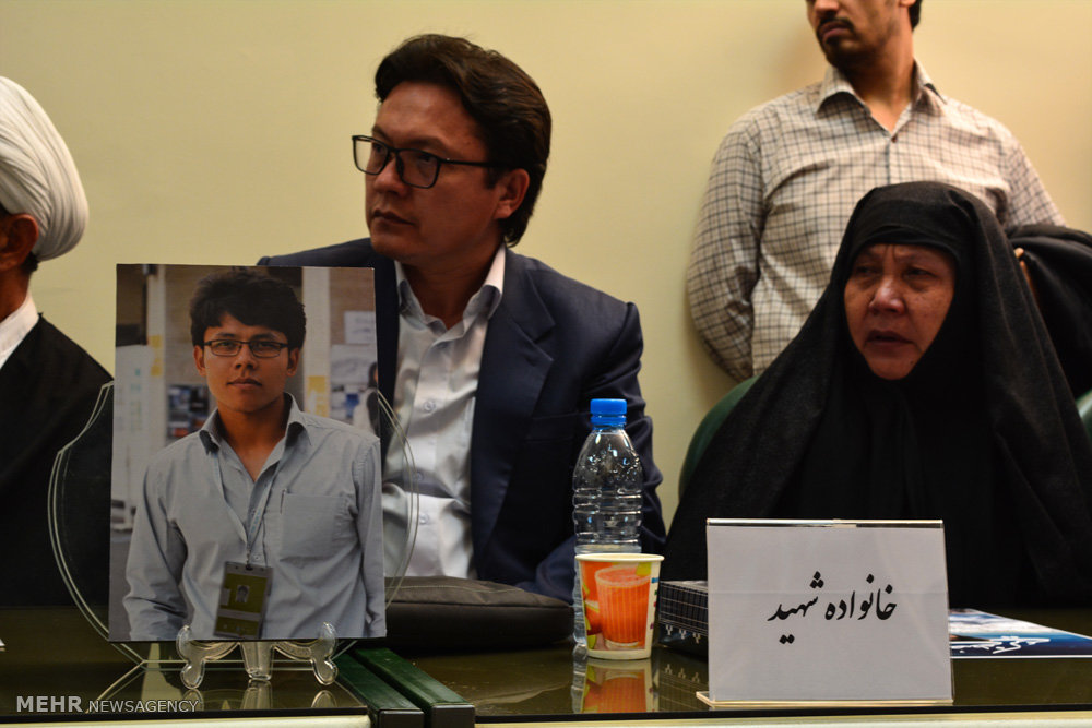 جلسه نمادین دفاع از پایان‌نامه شهید مدافع حرم مصطفی کریمی