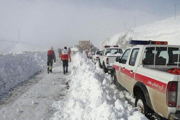 امدادرسانی به ۴۰ هزار گرفتار برف و کولاک/ نجات ۳۷ خانم باردار