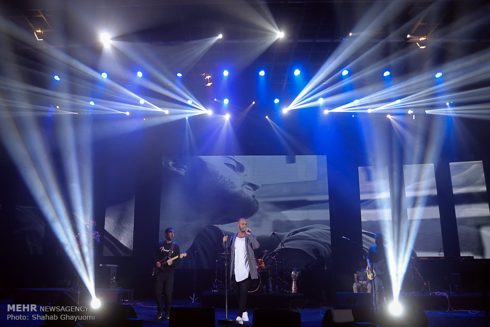 کنسرت اشوان در چهارمین روز سی و دومین جشنواره موسیقی فجر