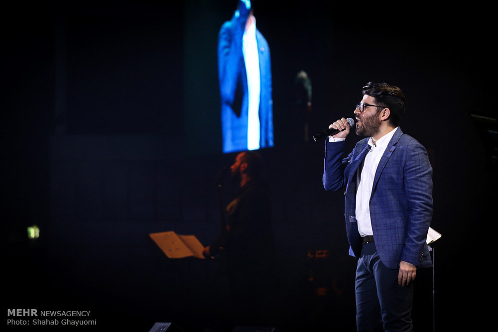 کنسرت حامد همایون در پنجمین روز سی و دومین جشنواره موسیقی فجر