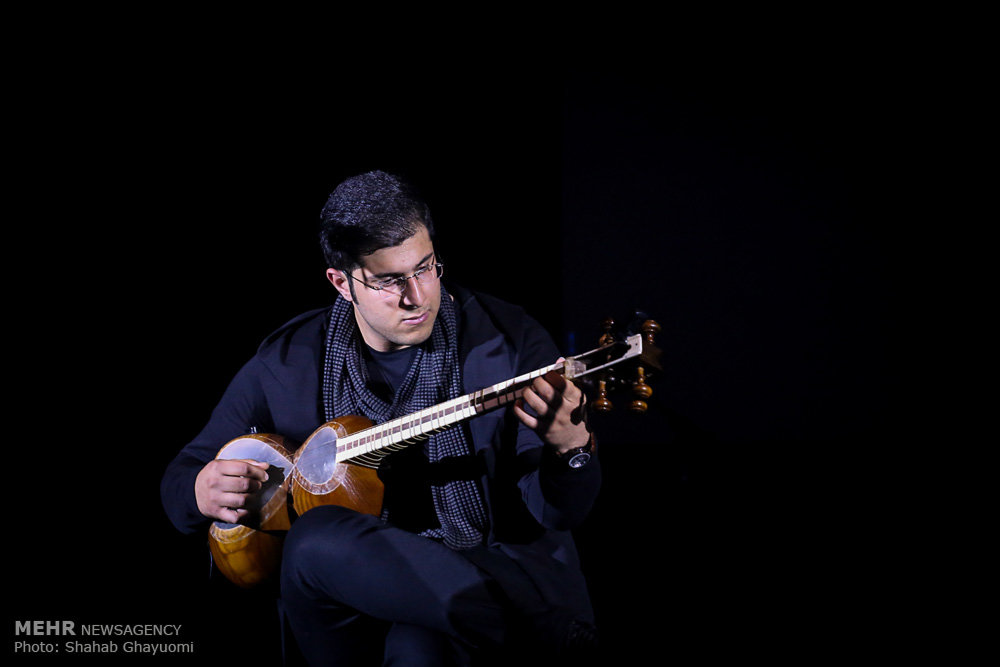 کنسرت حامد همایون در پنجمین روز سی و دومین جشنواره موسیقی فجر