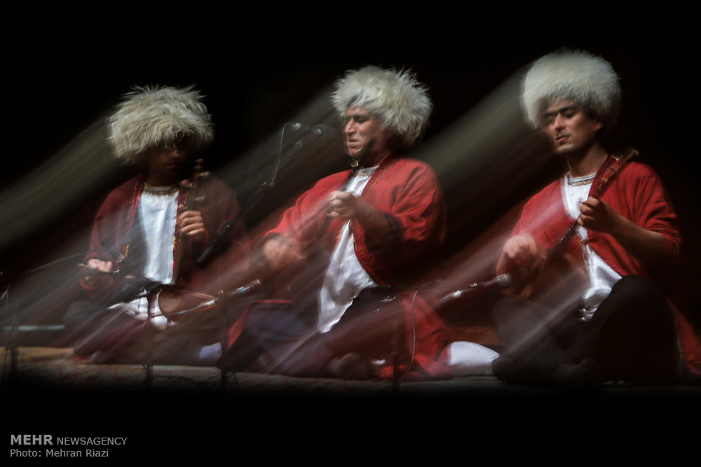 نوازندگی خنیاگران پنج اقلیم در ششمین روز جشنواره موسیقی فجر