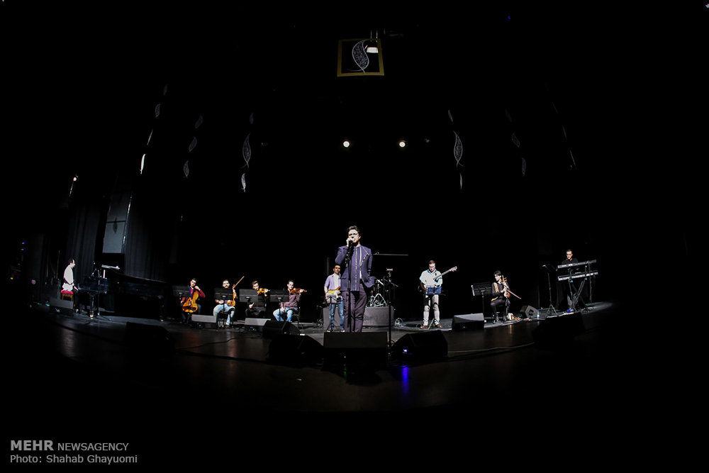 اجرای حجت اشرف زاده در ششمین روز سی و دومین جشنواره موسیقی فجر