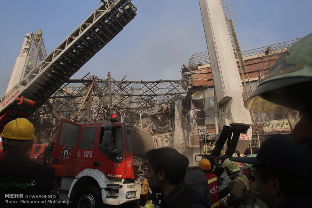 ساختمان پلاسکوی تهران فروریخت