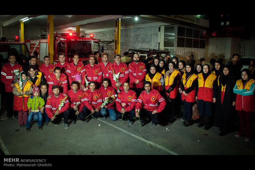 قدردانی مردم از زحمات آتش‌نشانان در شاهرود