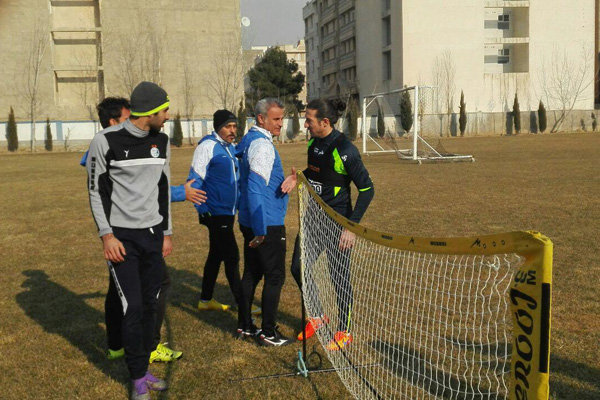 آندرانیک تیموریان در تمرین تیم فوتبال استقلال