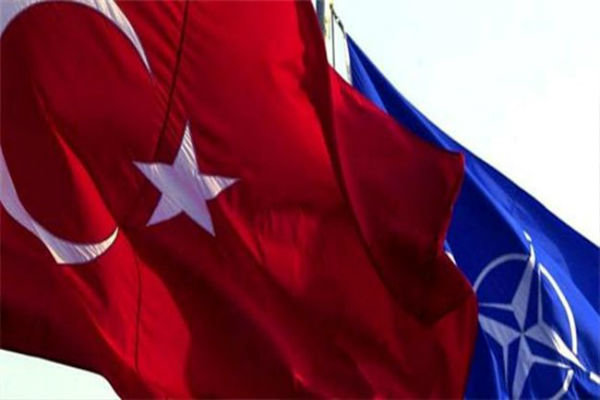 پرچم ترکیه و ناتو 