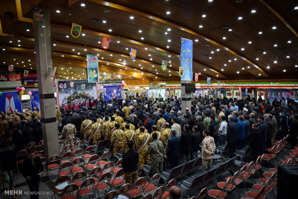 مراسم نمادین استقبال از امام خمینی (ره)در فرودگاه گرگان