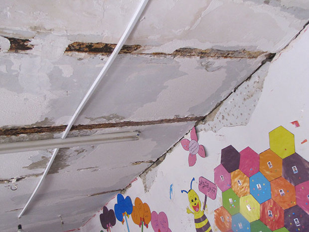 سقف لرزان مدارس غیرمقاوم بر سر دانش آموزان/خطر تهدید می کند