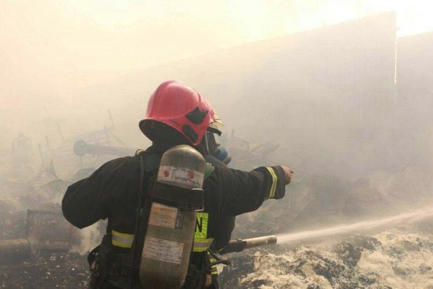 اطفاءیک آتش‌سوزی انفجاری درکرمانشاه/ نجات جوان غرق شده در چم‌بشیر