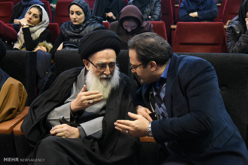 نشست روز روشنایی با موضوع مشارکت‌های مردمی در انقلاب اسلامی