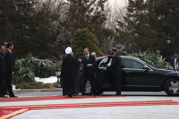 Rouhani officially welcomes Swedish PM