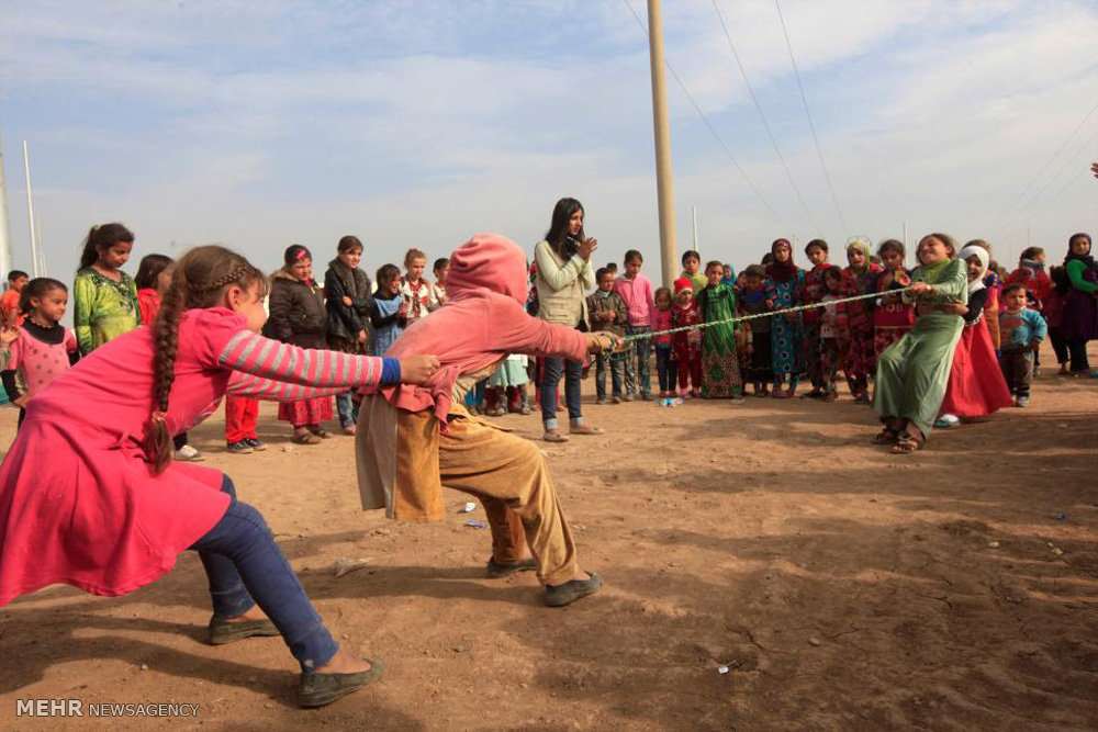 بازی کودکان عراقی در کمپ آوارگان