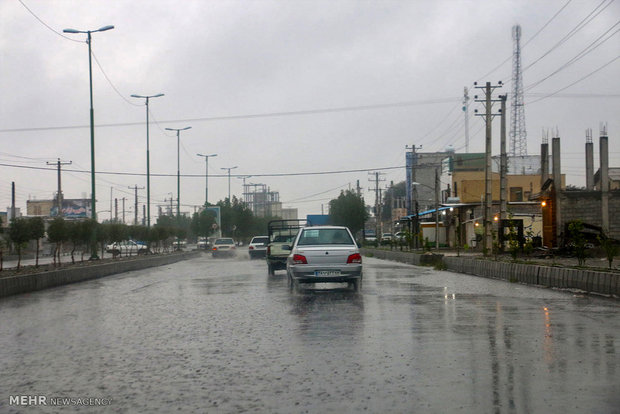 ترافیک نیمه‌سنگین ۶ محور و بارش باران در ۵ استان