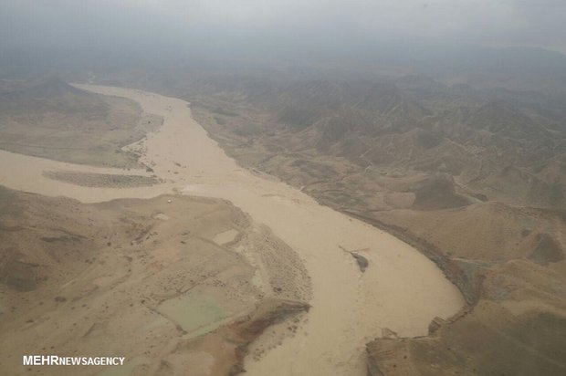 سیلاب به ۲۵۰۰ واحد مسکونی بردسیر خسارت وارد کرد