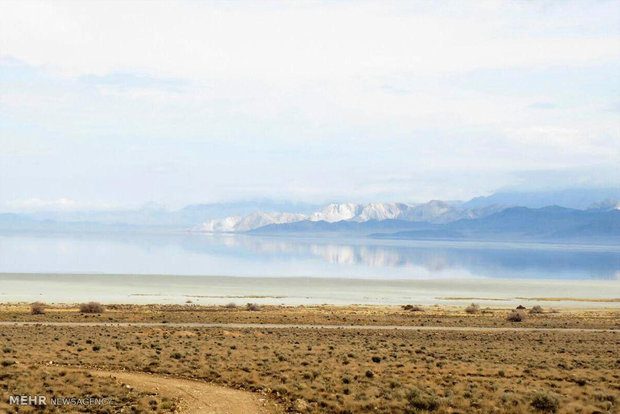 آنالیز بستر دریاچه بختگان تا عمق ۱۲ متری
