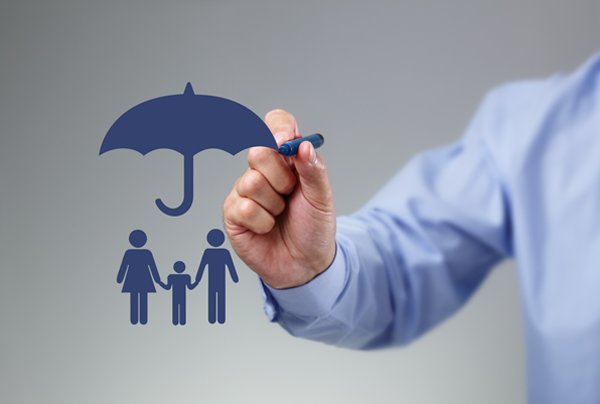 چتر بیمه سلامت آب می‌رود/ حذف بیمه رایگان ۲۰درصد از افرادتحت‌پوشش