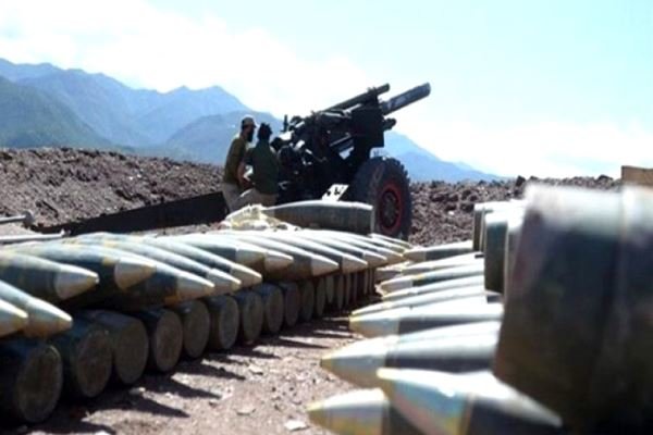 ارتش پاکستان تجهیزات توپخانه ای در مرز افغانستان مستقر کرد