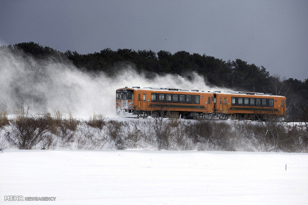 سفری زمستانی در ژاپن با قطاری قدیمی
