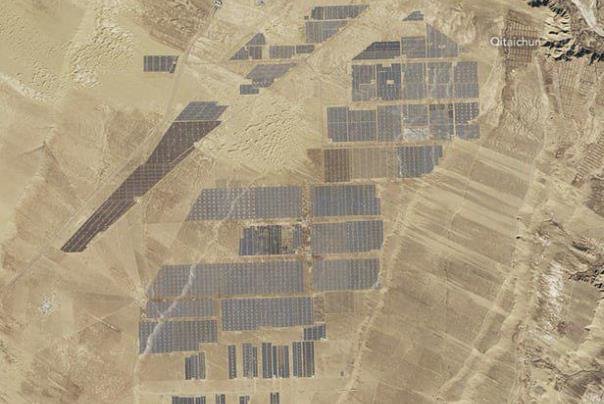 تماشای بزرگترین مزرعه تولید برق خورشیدی از فضا