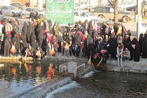 آیین سنتی «نواوستی» در اردبیل برگزار شد/ سپردن مشکلات به آب روان