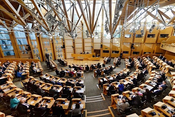 پارلمان اسکاتلند به برگزاری همه پرسی جدایی از بریتانیا رأی دارد