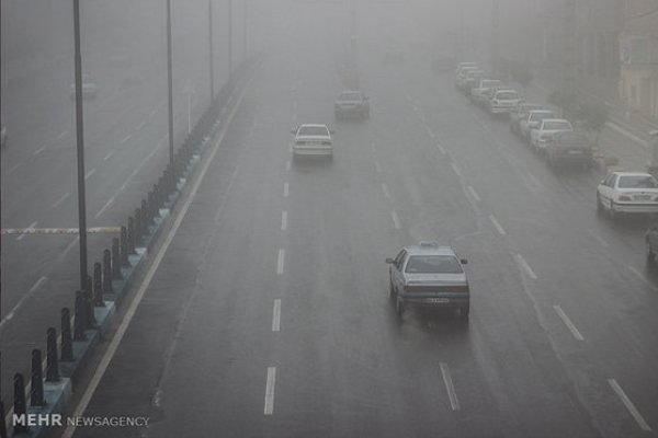 ترافیک نیمه سنگین در آزادراه کرج-تهران/مه‌گرفتگی در محورهای گیلان