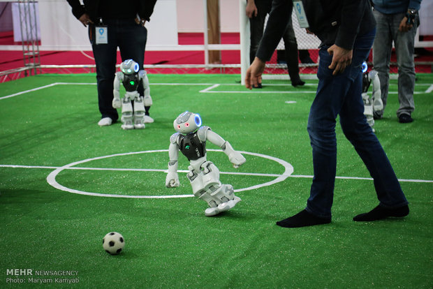 پیروزی ربات فوتبالیست دانشگاه امیرکبیر در برابر ربات ترکیه ای