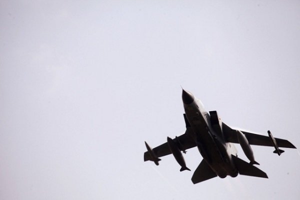 حمله هوایی جنگنده‌های سوری به «عین ترما» در حومه دمشق