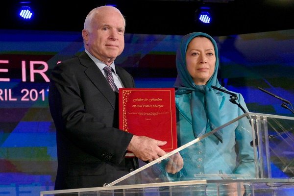 دیدار سناتور مک کین با مریم رجوی