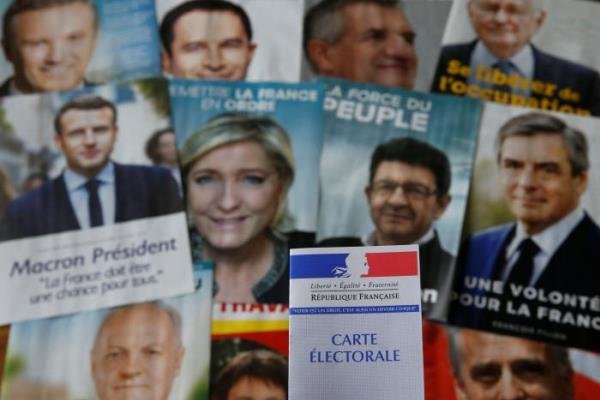 فرانسویان مقیم خارج آرای خود را به صندوقهای رأی انداختند