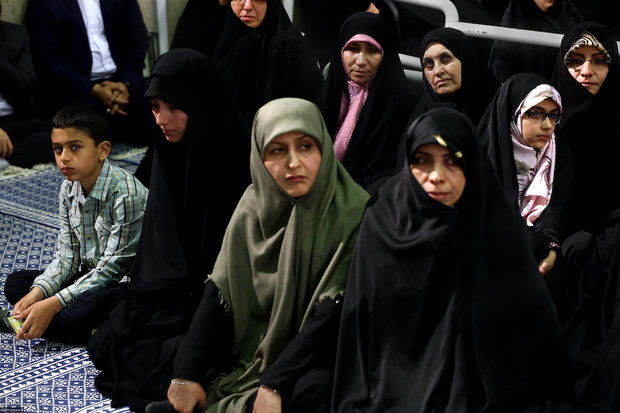 Ayatollah Khamenei meets with a group of officials and ambassadors from Islamic countries