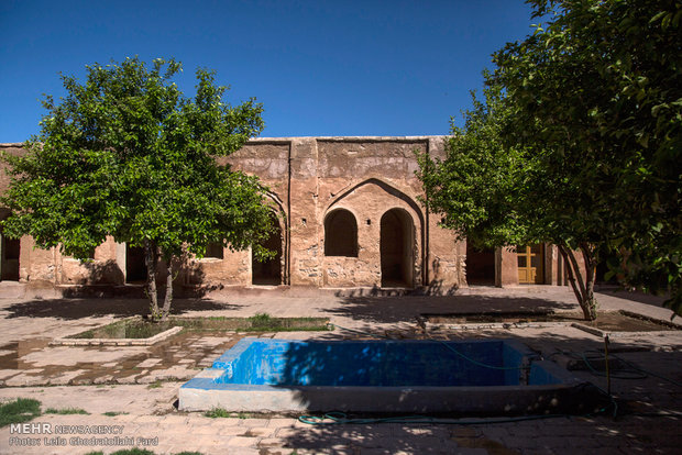 قلعه میر غلام هاشمی استان ایلام در حال مرمت است