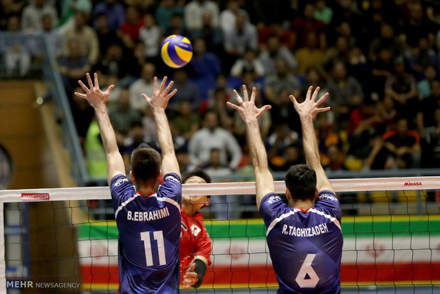 پیروزی ایران بر تیم بی‌شکست روسیه/والیبالیست‌های جوان صعود نکردند