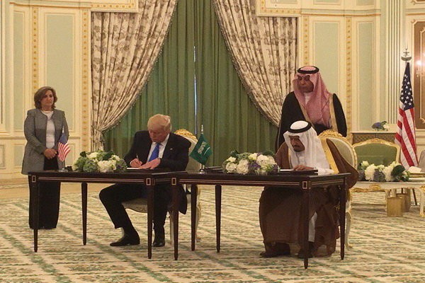 کاخ سفید خبر داد: قرارداد ۴۶۰ میلیارد دلاری تسلیحاتی آمریکا و عربستان