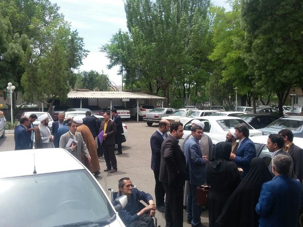 کاندیداهای معترض انتخابات شورای شهر در فرمانداری تبریز حاضر شدند