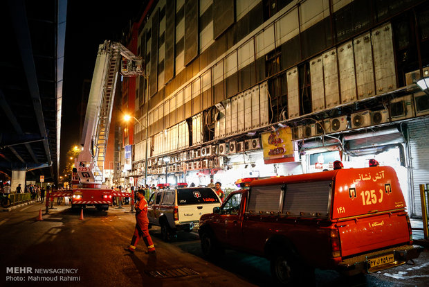 مهار آتش در طبقه ششم پاساژ علاءالدین/حادثه مصدوم نداشت