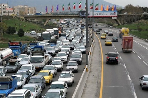 ترافیک سنگین در آزاد راه کرج-تهران/بارش باران در محور هراز