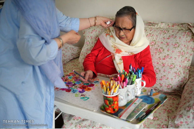 86-year-old art phenom showcases works at Golestan Gallery