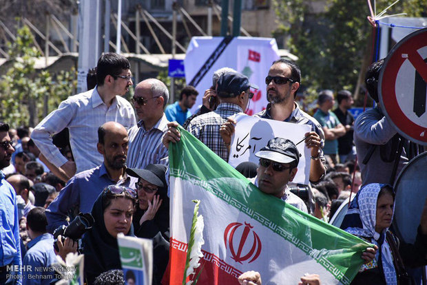 حضور دکتر احمدی نژاد در نماز جمعه و تشییع شهدای حوادث تروریستی اخیر تهران + تصاویر