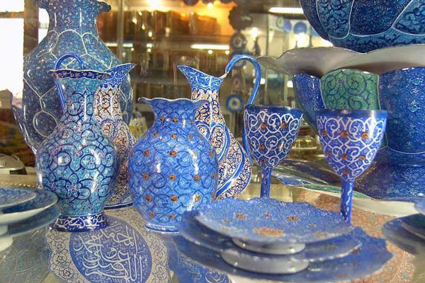تنها ۴ باب از ۲۵۰ فروشگاه صنایع‌دستی اصفهان نشان اعتماد دارند