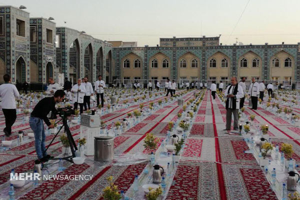 «شهر عزیز» فرصتی برای همسفره شدن با زائران حرم امام رضا(ع)