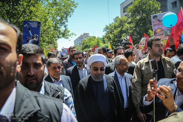 روحانی در راهپیمایی روز جهانی قدس شرکت کرد