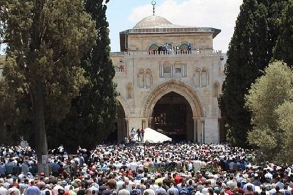 عزیمت ده ها هزار فلسطینی به مسجد الاقصی در روز جهانی قدس