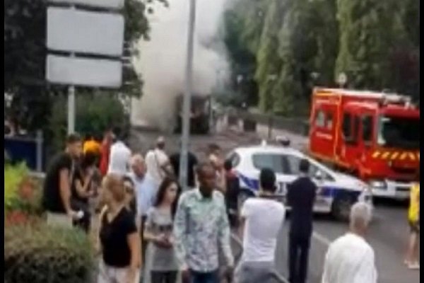 آتش گرفتن یک اتوبوس در پاریس
