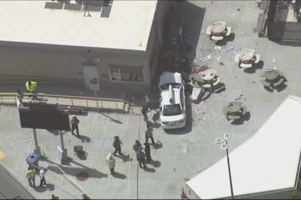 حمله خودرو به عابران پیاده در نزدیکی فرودگاه بوستون آمریکا