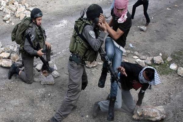 یورش وحشیانه صهیونیست‌ها به نمازگزاران فلسطینی