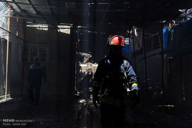 آتش سوزی در ساختمان ۵ طبقه در ورامین/ ۷ نفر نجات پیدا کردند