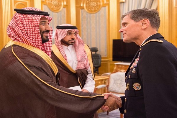 دیدار فرمانده ستاد فرماندهی مرکزی آمریکا با ولیعهد عربستان
